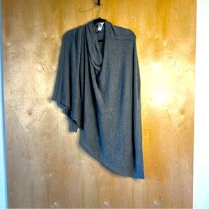 Demdaco Throw Shawl in Gray - Like barefoot dreams fabric